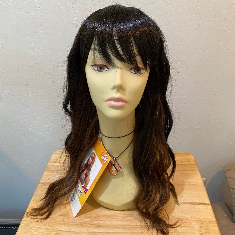 #104A IT'S A WIG Q WIG SYNTHETIC